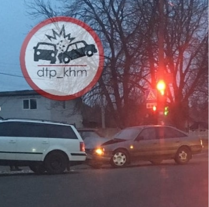 Новини Хмельницького - фото з Ранкова ДТП: у Хмельницькому на перехресті зіткнулися два легковики Ранкова ДТП: у Хмельницькому на перехресті зіткнулися два легковики, фото №1 на сайті vsim.ua