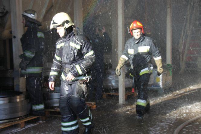 Новини Вінниці - фото з Масштабна пожежа на «Барлінек Інвест»: гасили на 11 пожежних машинах Масштабна пожежа на «Барлінек Інвест»: гасили на 11 пожежних машинах, фото №1 на сайті 20minut.ua