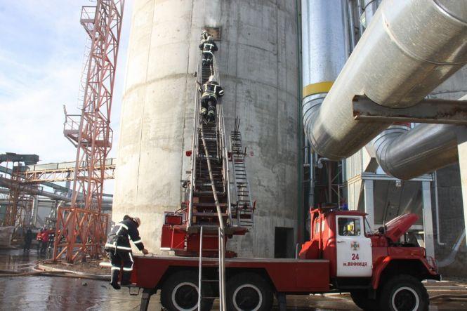 Новини Вінниці - фото з Масштабна пожежа на «Барлінек Інвест»: гасили на 11 пожежних машинах Масштабна пожежа на «Барлінек Інвест»: гасили на 11 пожежних машинах, фото №2 на сайті 20minut.ua