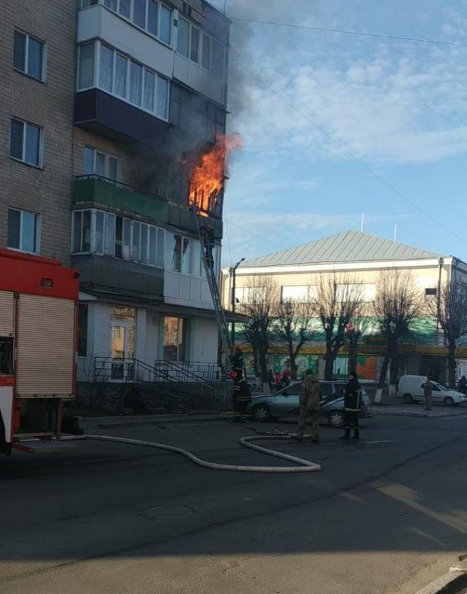 Новини Хмельницького - фото з У Старокостянтинові сталася пожежа у багатоквартирному будинку: евакуювали 10 людей (ВІДЕО) У Старокостянтинові сталася пожежа у багатоквартирному будинку: евакуювали 10 людей (ВІДЕО), фото №1 на сайті vsim.ua