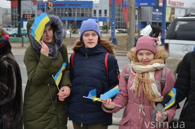 Хмельницькі школярі з’єднали береги Південного Бугу «живим ланцюгом» (ФОТО, ВІДЕО), фото №14 на сайті vsim.ua