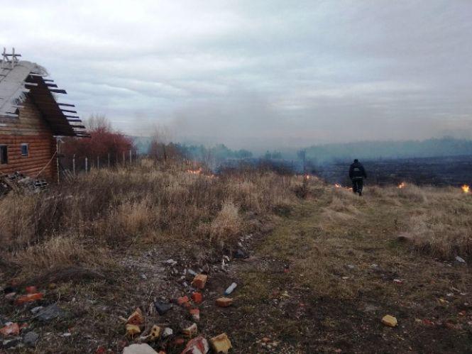 Новини Житомира - фото з Через теплу зиму і відсутність снігу на Житомирщині горить трава та сухостій Через теплу зиму і відсутність снігу на Житомирщині горить трава та сухостій, фото №1 на сайті 20minut.ua