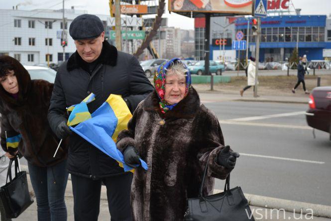 Хмельницькі школярі з’єднали береги Південного Бугу «живим ланцюгом» (ФОТО, ВІДЕО), фото №13 на сайті vsim.ua