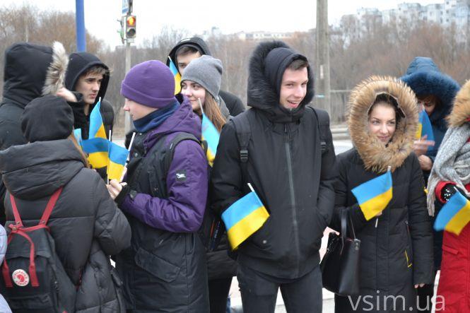 Хмельницькі школярі з’єднали береги Південного Бугу «живим ланцюгом» (ФОТО, ВІДЕО), фото №2 на сайті vsim.ua