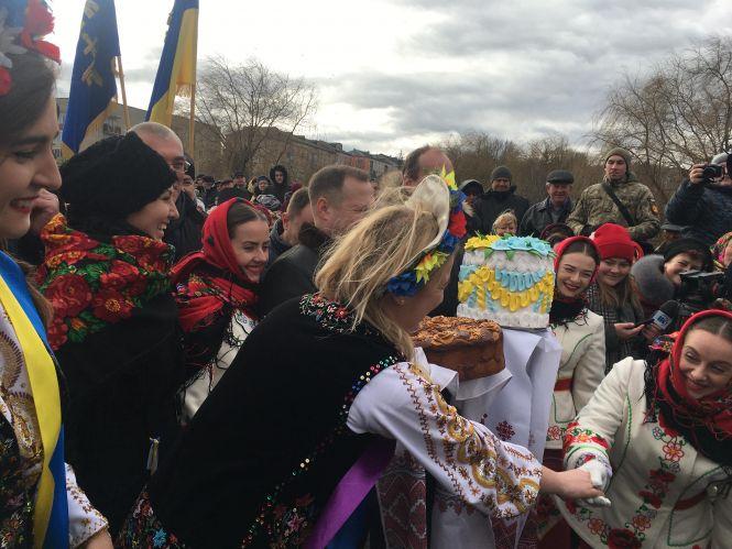 Як на День Соборності Тернопільщина і Хмельниччина разом піднімали український стяг. ФОТОРЕПОРТАЖ, фото №3 на сайті 20minut.ua