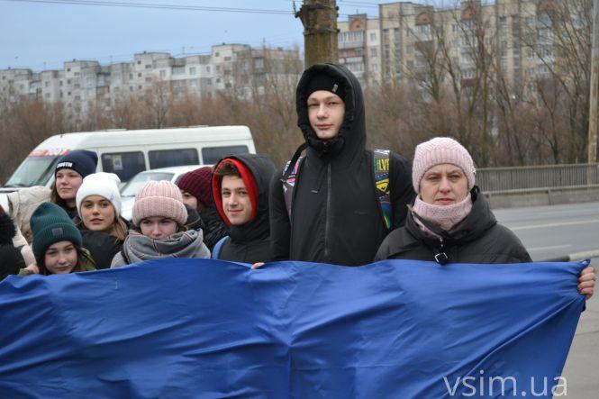 Хмельницькі школярі з’єднали береги Південного Бугу «живим ланцюгом» (ФОТО, ВІДЕО), фото №8 на сайті vsim.ua