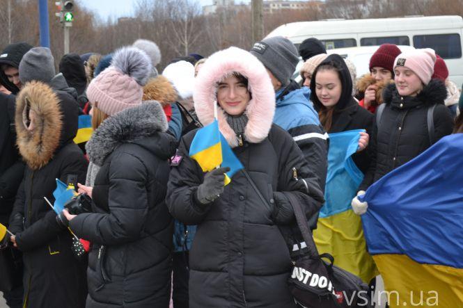 Хмельницькі школярі з’єднали береги Південного Бугу «живим ланцюгом» (ФОТО, ВІДЕО), фото №9 на сайті vsim.ua