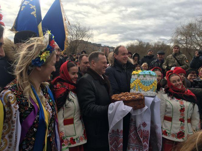 Як на День Соборності Тернопільщина і Хмельниччина разом піднімали український стяг. ФОТОРЕПОРТАЖ, фото №2 на сайті 20minut.ua