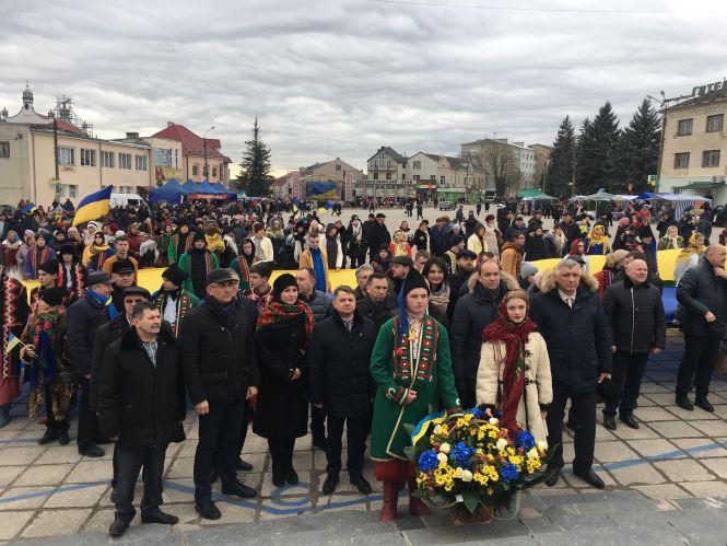 Як на День Соборності Тернопільщина і Хмельниччина разом піднімали український стяг. ФОТОРЕПОРТАЖ, фото №1 на сайті 20minut.ua