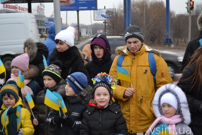 Хмельницькі школярі з’єднали береги Південного Бугу «живим ланцюгом» (ФОТО, ВІДЕО), фото №4 на сайті vsim.ua