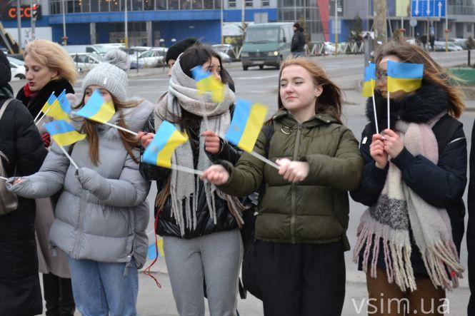 Хмельницькі школярі з’єднали береги Південного Бугу «живим ланцюгом» (ФОТО, ВІДЕО), фото №1 на сайті vsim.ua