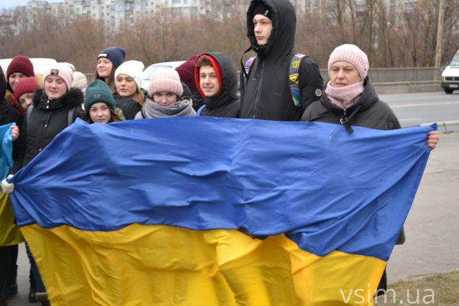 Хмельницькі школярі з’єднали береги Південного Бугу «живим ланцюгом» (ФОТО, ВІДЕО), фото №7 на сайті vsim.ua