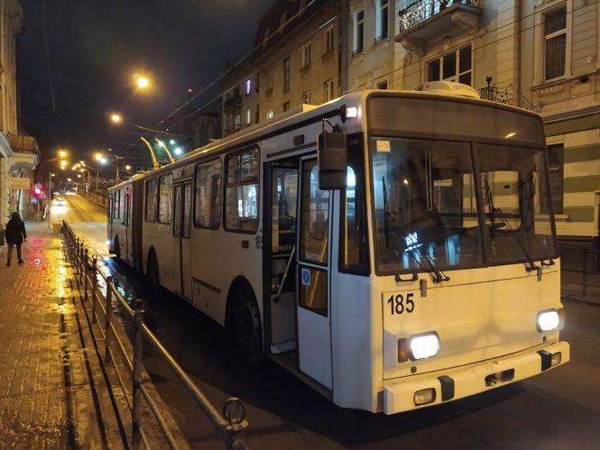 До громадського транспорту Тернополя додали ще один автобус і два тролейбуси, фото №1 на сайті 20minut.ua
