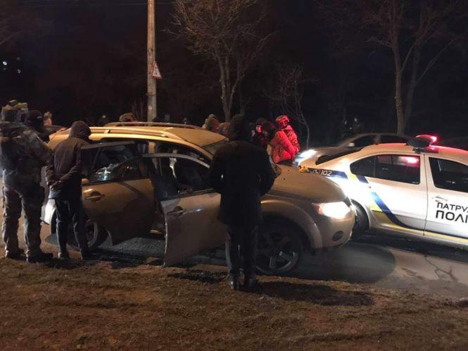 Новини Тернополя - фото з На «Бамі» багато поліції і спецслужб. Затримали невідомих на дорогих авто (оновлюється) На «Бамі» багато поліції і спецслужб. Затримали невідомих на дорогих авто (оновлюється), фото №1 на сайті 20minut.ua