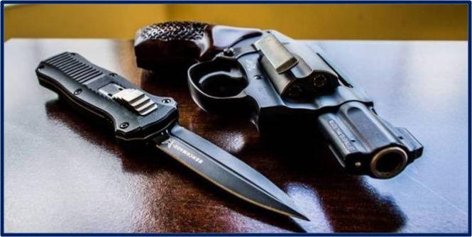 Новини Тернополя - фото з Десятки ножів, пістолети та газові балончики намагались пронести відвідувачі у суди Тернополя Десятки ножів, пістолети та газові балончики намагались пронести відвідувачі у суди Тернополя, фото №1 на сайті 20minut.ua