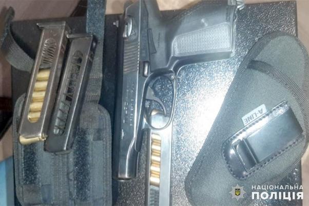 Новини Хмельницького - фото з У Хмельницькому затримали озброєну групу, яка нападала на ювелірів У Хмельницькому затримали озброєну групу, яка нападала на ювелірів, фото №5 на сайті vsim.ua