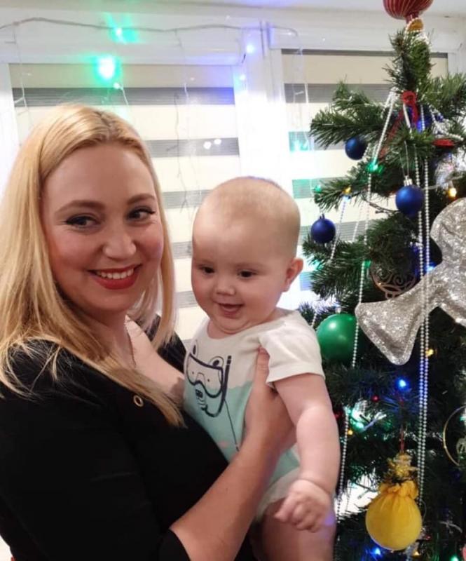 Новини Хмельницького - фото з Коли варто віддавати дитину в школу: поради експерта і думки хмельницьких батьків На изображении может находиться: 2 человека, в том числе Olga Yalovenko, люди улыбаются, ребенок