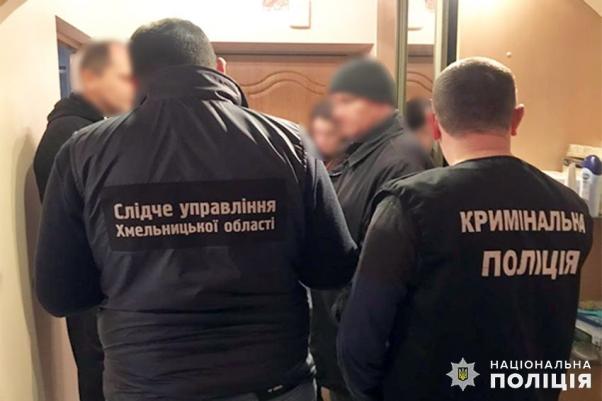 Новини Хмельницького - фото з У Хмельницькому затримали озброєну групу, яка нападала на ювелірів У Хмельницькому затримали озброєну групу, яка нападала на ювелірів, фото №2 на сайті vsim.ua