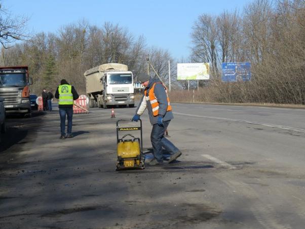 Новини Хмельницького - фото з На Хмельниччині ремонтують дороги за новою технологією (ФОТО) На Хмельниччині ремонтують дороги за новою технологією (ФОТО), фото №2 на сайті vsim.ua
