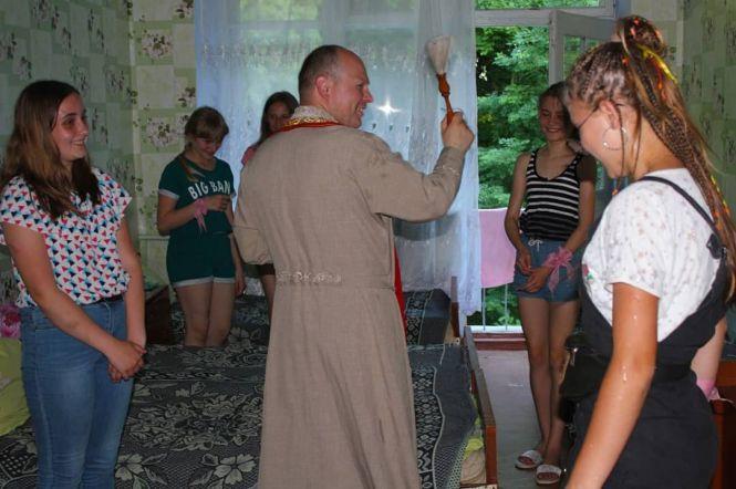 Новини Тернополя - фото з Церква в Instagram: як на Тернопільщині священник робить щоденну онлайн-трансляцію молитви Церква в Instagram: як на Тернопільщині священник робить щоденну онлайн-трансляцію молитви, фото №4 на сайті 20minut.ua