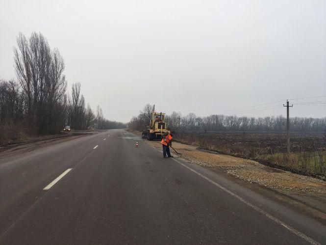 Облавтодор за понад 4 мільйони гривень розчистить придорожні смуги та прибере сміття, фото №1 на сайті 20minut.ua