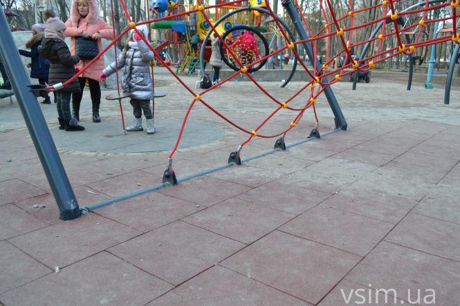 Чому затримується ремонт дитячого майданчика у сквері Шевченка, фото №3 на сайті vsim.ua