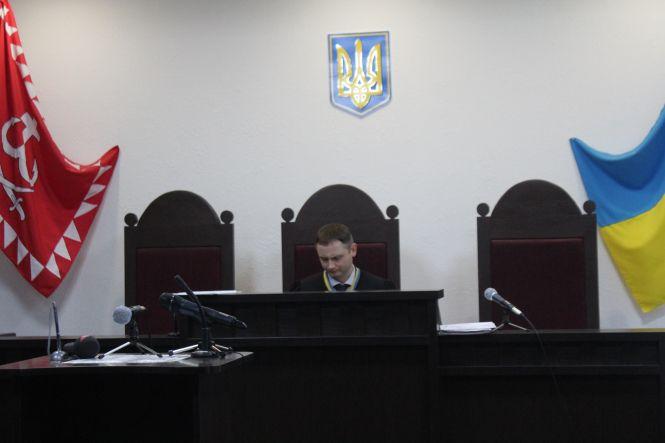 Новини Вінниці - фото з Нарешті з’явився – обвинуваченого у вбивстві собаки привели до суду примусово Нарешті з’явився – обвинуваченого у вбивстві собаки привели до суду примусово, фото №6 на сайті 20minut.ua