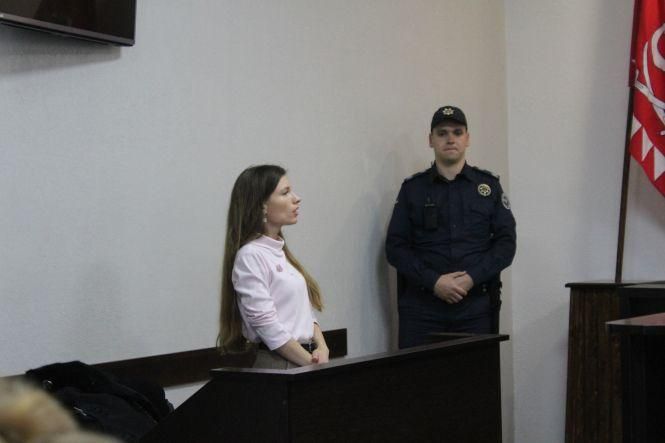 Новини Вінниці - фото з Нарешті з’явився – обвинуваченого у вбивстві собаки привели до суду примусово Нарешті з’явився – обвинуваченого у вбивстві собаки привели до суду примусово, фото №2 на сайті 20minut.ua