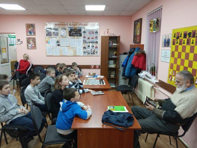 Вінницький шаховий композитор Микола Пархоменко дав майстер-клас юним «романтикам» королівської гри, фото №3 на сайті 20minut.ua