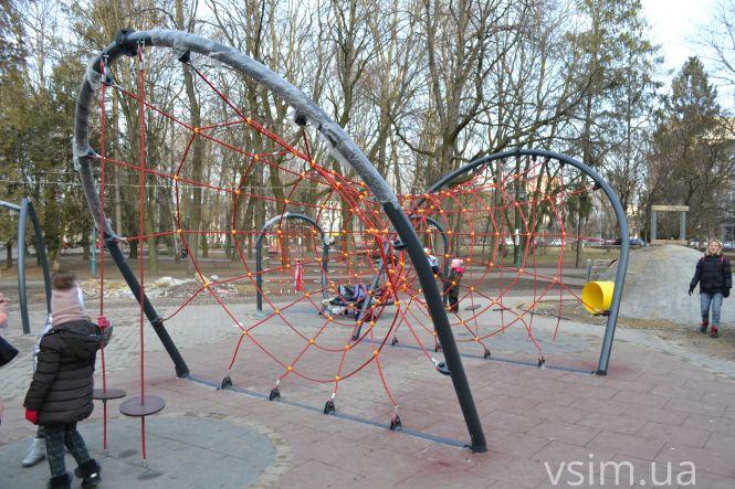 Чому затримується ремонт дитячого майданчика у сквері Шевченка, фото №2 на сайті vsim.ua