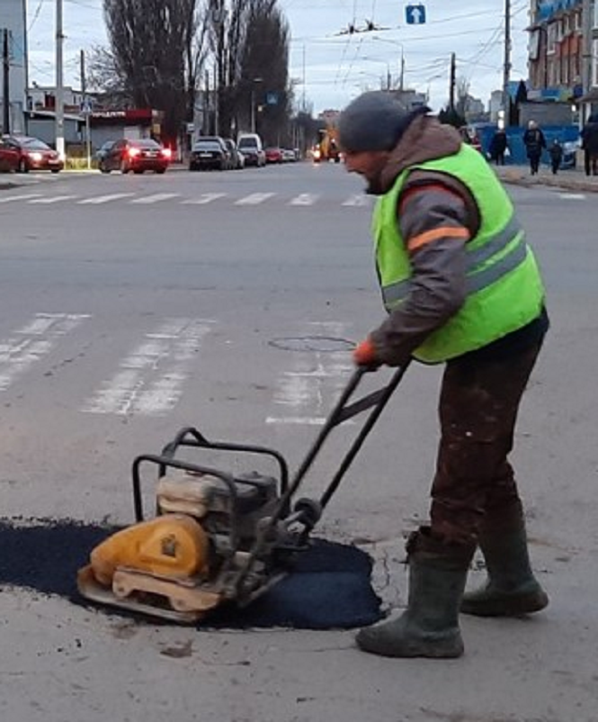 Новини Вінниці - фото з У Вінниці «латають» дороги. Де уже оновили покриття? У Вінниці «латають» дороги. Де уже оновили покриття?, фото №1 на сайті 20minut.ua