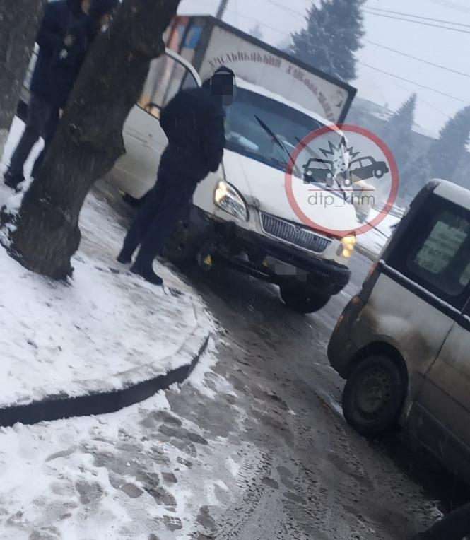Новини Хмельницького - фото з Сьогодні у Хмельницькому сталися три ДТП: деталі та фото Сьогодні у Хмельницькому сталися три ДТП: деталі та фото, фото №2 на сайті vsim.ua