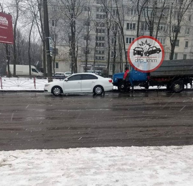 Аварійна середа: у Хмельницькому вже зафіксували 8 ДТП, фото №1 на сайті vsim.ua