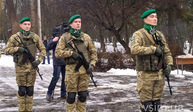 Новини Хмельницького - фото з Юшка з червоної риби та бутерброди з салом: у Хмельницькому героїв Крут вшанували по-новому Юшка з червоної риби та бутерброди з салом: у Хмельницькому героїв Крут вшанували по-новому, фото №7 на сайті vsim.ua