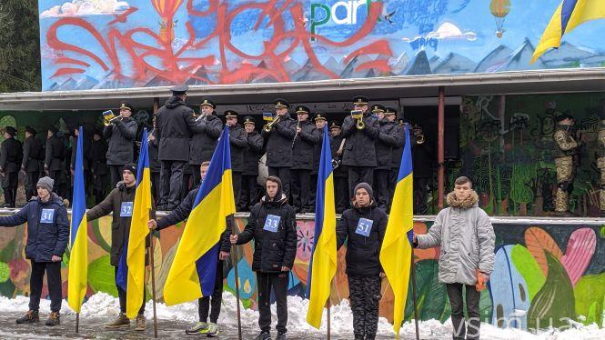 Новини Хмельницького - фото з Юшка з червоної риби та бутерброди з салом: у Хмельницькому героїв Крут вшанували по-новому Юшка з червоної риби та бутерброди з салом: у Хмельницькому героїв Крут вшанували по-новому, фото №5 на сайті vsim.ua