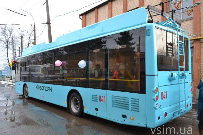 Новини Хмельницького - фото з У Хмельницькому показали нові тролейбуси за 48 мільйонів (ФОТО, ВІДЕО) У Хмельницькому показали нові тролейбуси за 48 мільйонів (ФОТО, ВІДЕО), фото №7 на сайті vsim.ua
