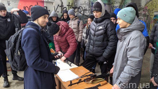 Новини Хмельницького - фото з Юшка з червоної риби та бутерброди з салом: у Хмельницькому героїв Крут вшанували по-новому Юшка з червоної риби та бутерброди з салом: у Хмельницькому героїв Крут вшанували по-новому, фото №10 на сайті vsim.ua