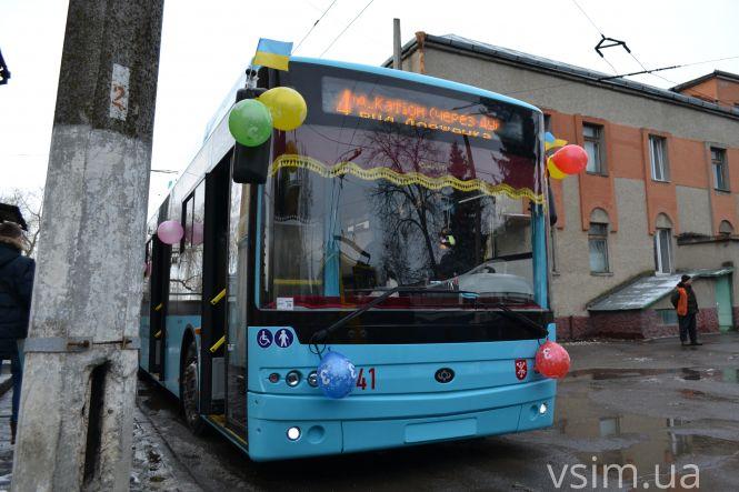 Новини Хмельницького - фото з У Хмельницькому показали нові тролейбуси за 48 мільйонів (ФОТО, ВІДЕО) У Хмельницькому показали нові тролейбуси за 48 мільйонів (ФОТО, ВІДЕО), фото №8 на сайті vsim.ua