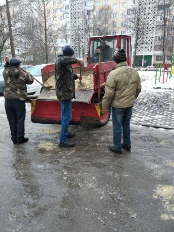 На Тернопільщині далі погіршується погода: скільки техніки чистить Тернопіль і куди скаржитися, фото №1 на сайті 20minut.ua