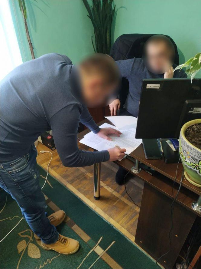 Новини Вінниці - фото з Злочинна група з восьми «бізнесменів» два роки заробляла на лісгоспі. Збитки — мільйонні Злочинна група з восьми «бізнесменів» два роки заробляла на лісгоспі. Збитки — мільйонні, фото №1 на сайті 20minut.ua