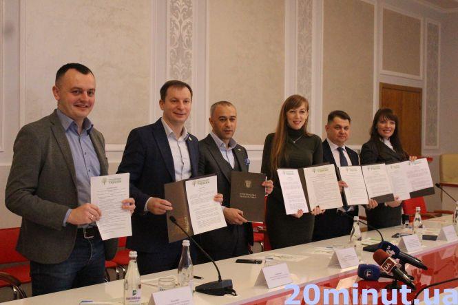 Новини Тернополя - фото з «1 мільйон дерев за 24 години»: Тернопіль долучився до всеукраїнського флешмобу «1 мільйон дерев за 24 години»: Тернопіль долучився до всеукраїнського флешмобу, фото №3 на сайті 20minut.ua