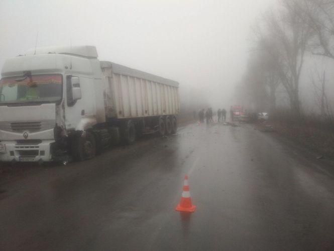 Новини Вінниці - фото з Результат зіткнення з вантажівкою: тіло водія ВАЗу діставали рятувальники Результат зіткнення з вантажівкою: тіло водія ВАЗу діставали рятувальники, фото №3 на сайті 20minut.ua