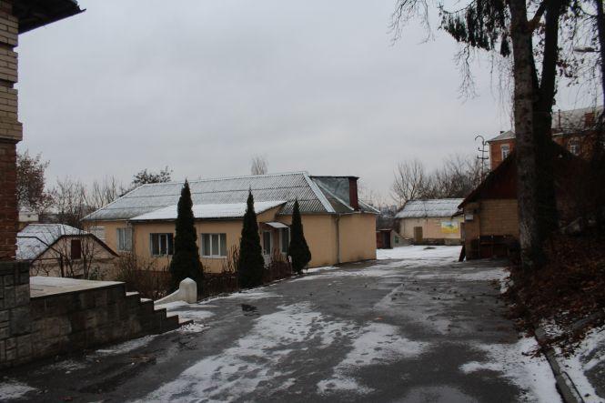 Новини Вінниці - фото з Будівлі, які раніше займав «ЖЕО», підуть під приватизацію. Крім дому Новінського Будівлі, які раніше займав «ЖЕО», підуть під приватизацію. Крім дому Новінського, фото №1 на сайті 20minut.ua