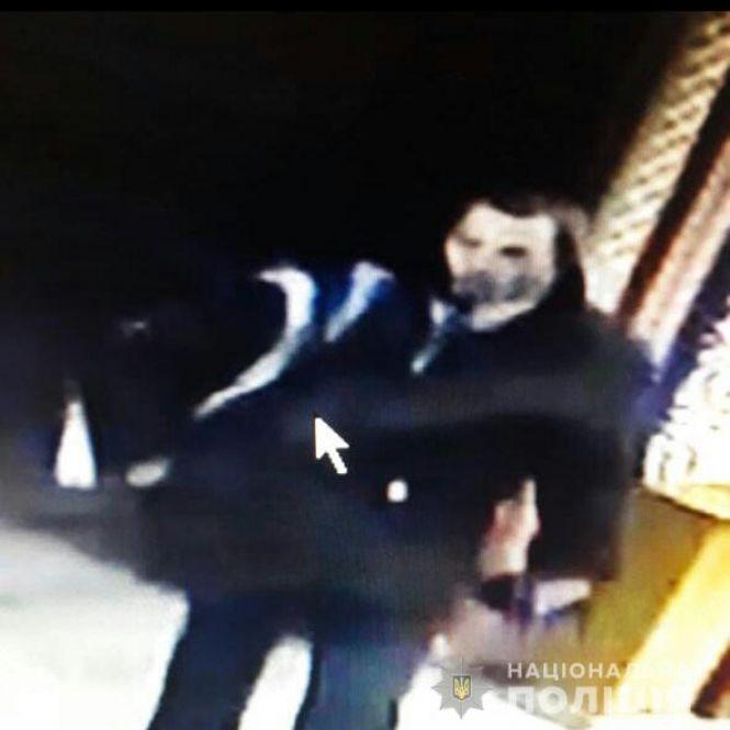 Новини Вінниці - фото з На Келецькій обікрали храм. Шукають підозрюваного, якого зафіксували камери На Келецькій обікрали храм. Шукають підозрюваного, якого зафіксували камери, фото №2 на сайті 20minut.ua