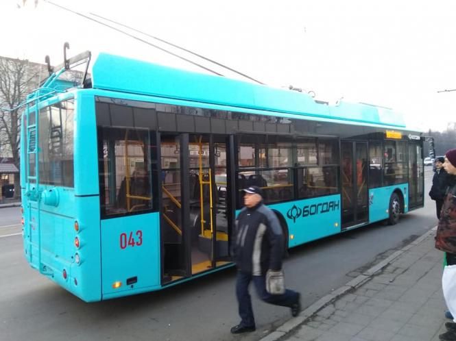 Нові тролейбуси, герої Крут та вакцинація чотирилапих: ТОП новини тижня у Хмельницькому, фото №2 на сайті vsim.ua