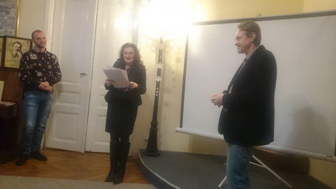 Новини Тернополя - фото з У бібліотеці-музеї "Літературне Тернопілля" показали три нових відеокліпи тернопільських митців У бібліотеці-музеї "Літературне Тернопілля" показали три нових відеокліпи тернопільських митців, фото №5 на сайті 20minut.ua