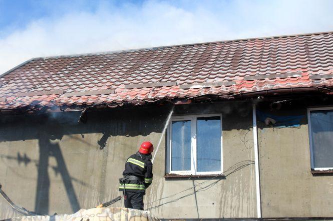 Новини Хмельницького - фото з Пожежа у Хмельницькому: будинок гасили дві бригади рятувальників (ФОТО, ВІДЕО) Пожежа у Хмельницькому: будинок гасили дві бригади рятувальників (ФОТО, ВІДЕО), фото №1 на сайті vsim.ua