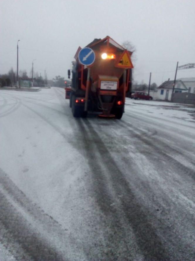 Новини Хмельницького - фото з Бій з ожеледицею. Яка ситуація на дорогах Хмельниччини Бій з ожеледицею. Яка ситуація на дорогах Хмельниччини, фото №3 на сайті vsim.ua