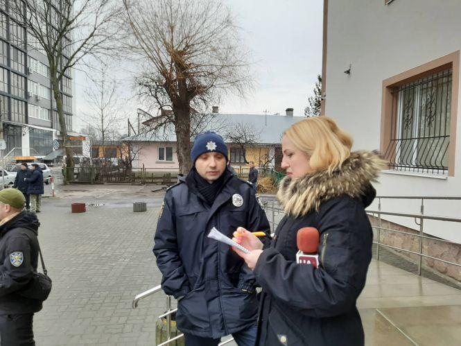 Новини Тернополя - фото з "Не хочемо, щоб діти сходили з розуму і вмирали!" Протестують проти звільнення наркоторговців "Не хочемо, щоб діти сходили з розуму і вмирали!" Протестують проти звільнення наркоторговців, фото №4 на сайті 20minut.ua