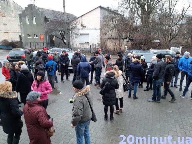 Новини Тернополя - фото з "Не хочемо, щоб діти сходили з розуму і вмирали!" Протестують проти звільнення наркоторговців "Не хочемо, щоб діти сходили з розуму і вмирали!" Протестують проти звільнення наркоторговців, фото №1 на сайті 20minut.ua